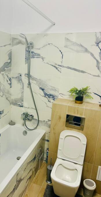 Apartment Mosaic64